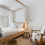 Experience Nirvana Apartment *